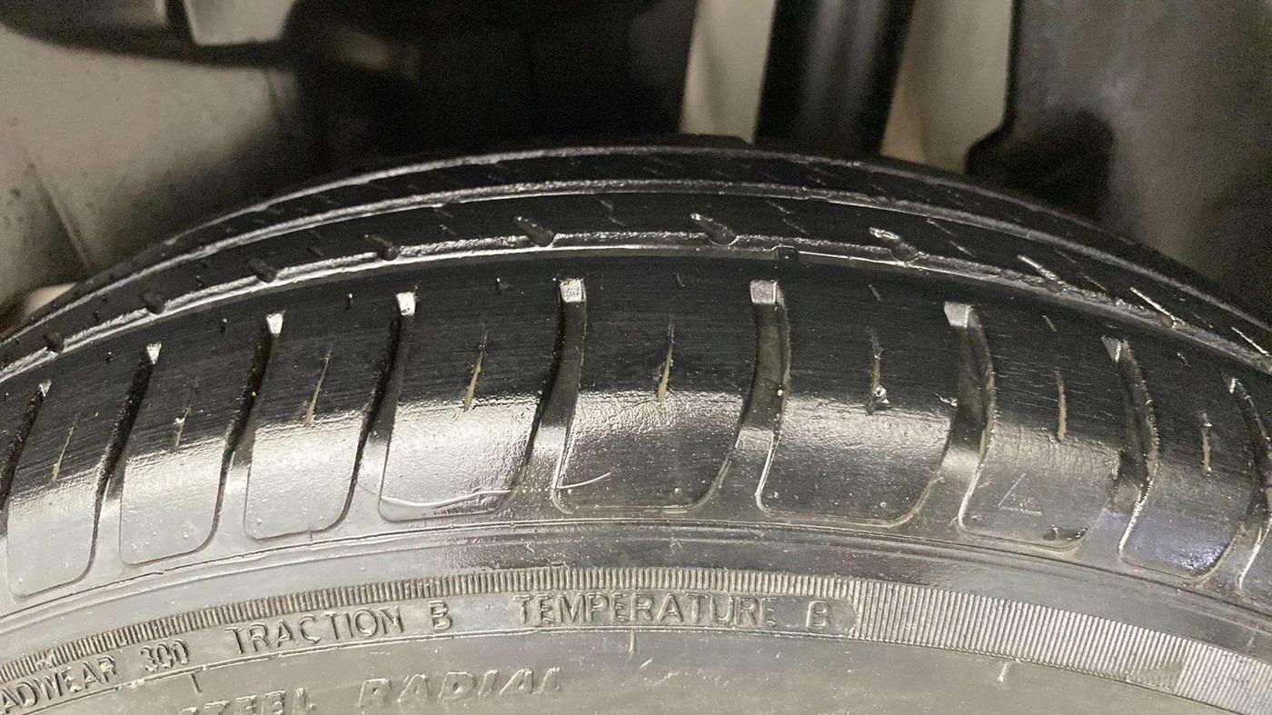 2021 Maruti Swift VXI, Petrol, Manual, 22,735 km, Left Rear Tyre Tread