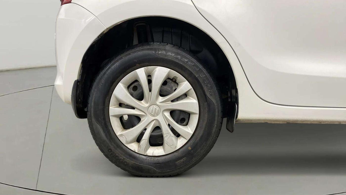 2021 Maruti Swift VXI, Petrol, Manual, 22,735 km, Right Rear Wheel