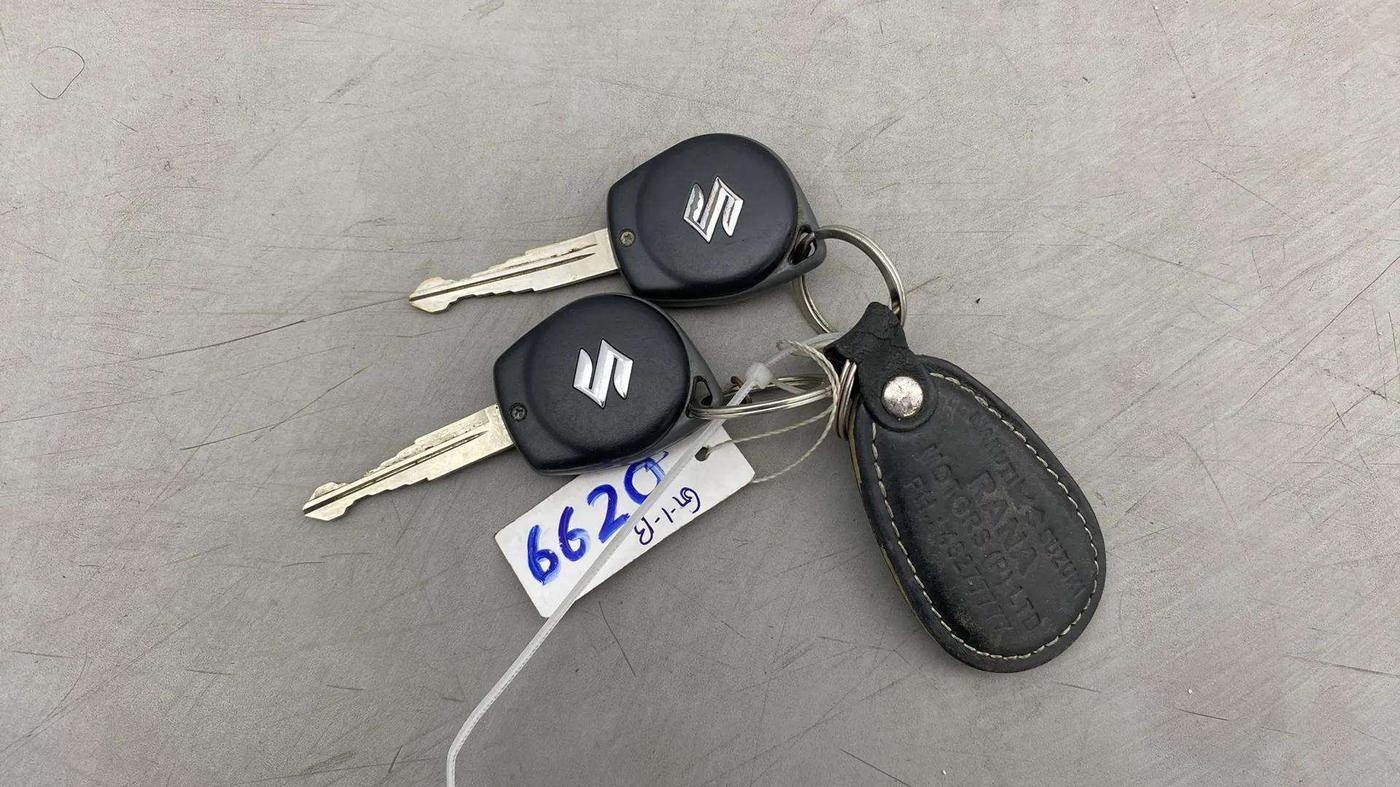 2021 Maruti Swift VXI, Petrol, Manual, 22,735 km, Key Close Up