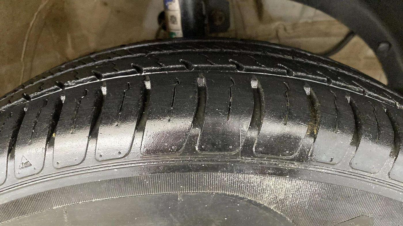 2021 Maruti Swift VXI, Petrol, Manual, 22,735 km, Right Front Tyre Tread