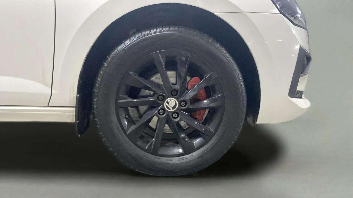 2023 Skoda SLAVIA AMBITION 1.0L TSI MT, Petrol, Manual, 27,861 km, Right Front Wheel