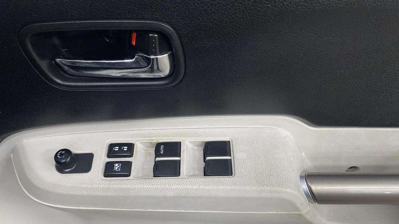 2019 Maruti IGNIS DELTA 1.2, Petrol, Manual, 70,234 km, Driver Side Door Panels Control