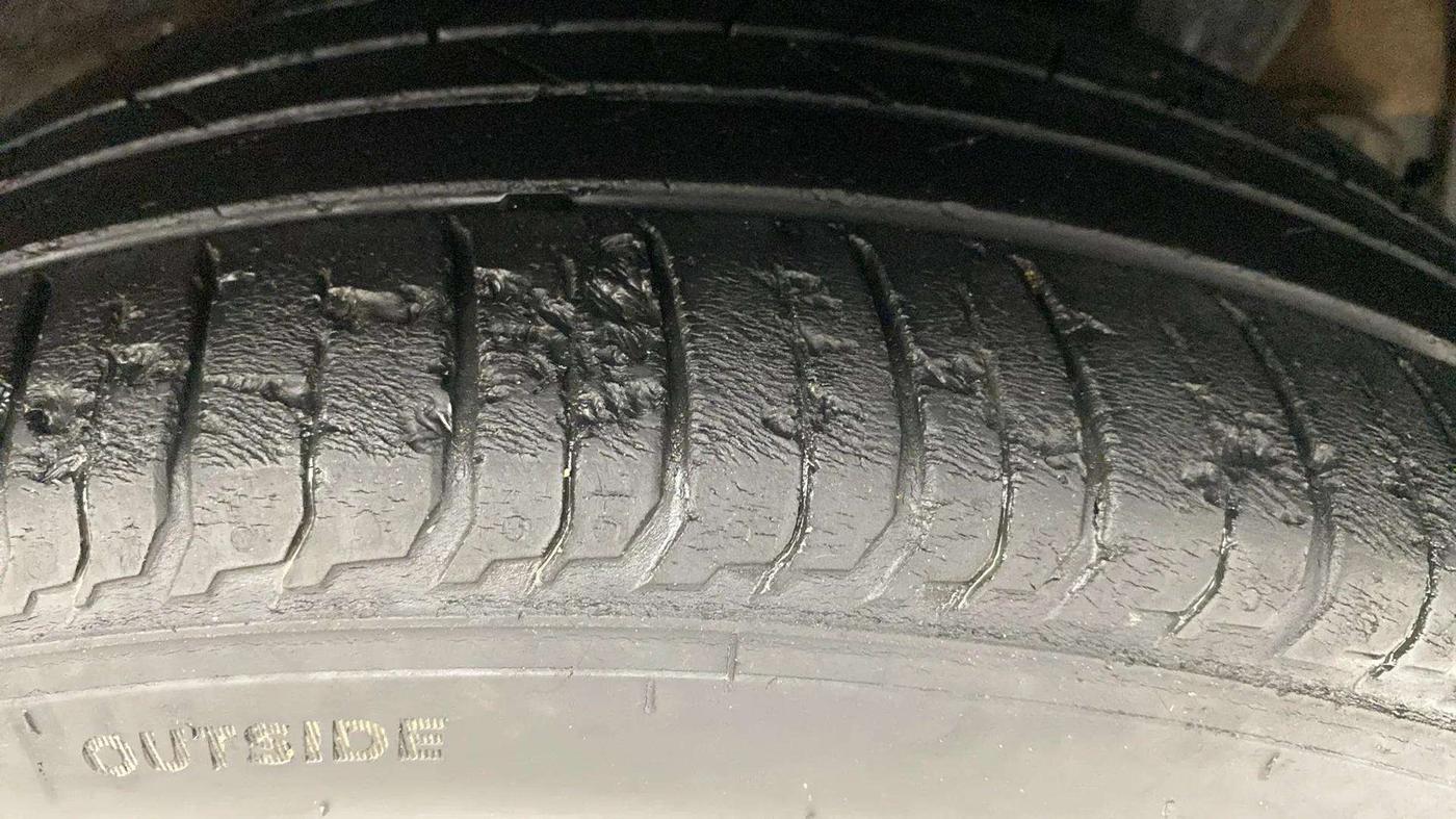 2021 Hyundai NEW I20 ASTA 1.2 MT, Petrol, Manual, 35,232 km, Left Rear Tyre Tread