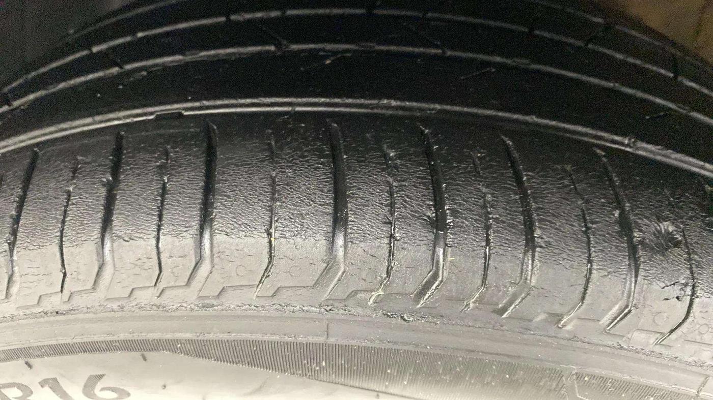 2021 Hyundai NEW I20 ASTA 1.2 MT, Petrol, Manual, 35,232 km, Left Front Tyre Tread