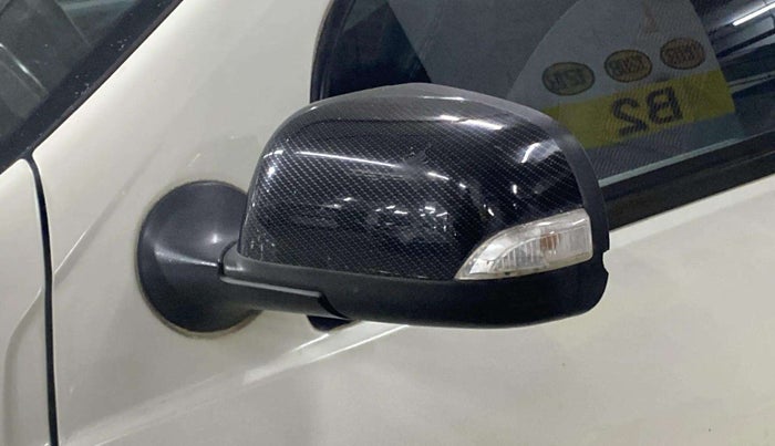 2018 Renault Duster RXS CVT, Petrol, Automatic, 77,339 km, Left rear-view mirror - Indicator light not working