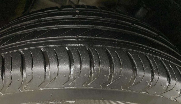 2018 Renault Duster RXS CVT, Petrol, Automatic, 77,339 km, Right Rear Tyre Tread