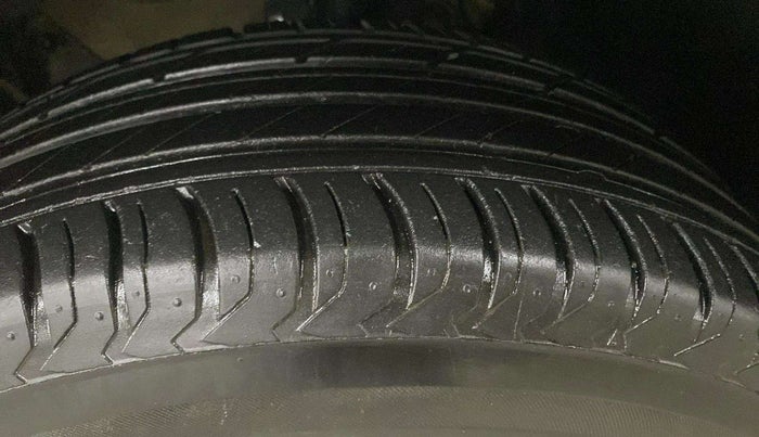 2018 Renault Duster RXS CVT, Petrol, Automatic, 77,339 km, Left Front Tyre Tread