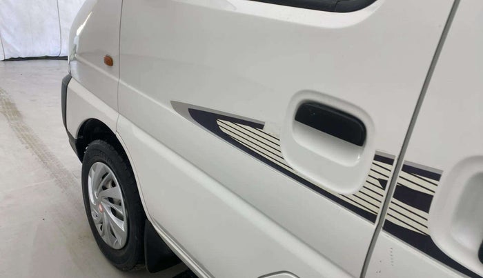 2019 Maruti Eeco 5 STR WITH A/C+HTR, Petrol, Manual, 39,851 km, Front passenger door - Slightly dented