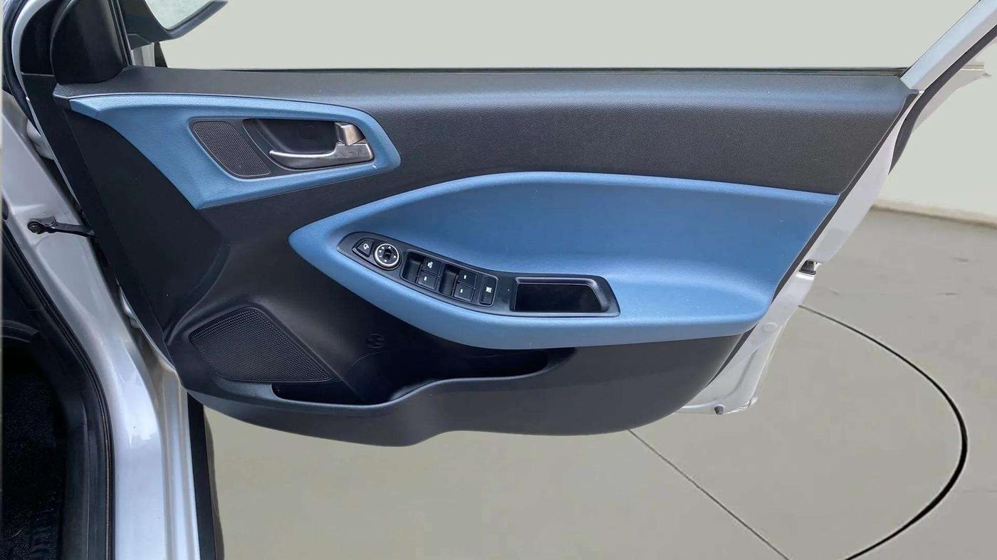 2015 Hyundai i20 Active 1.2 S, Petrol, Manual, 18,294 km, Driver Side Door Panels Control