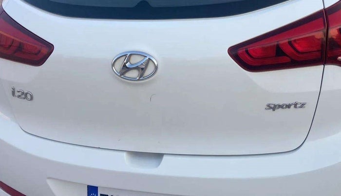 2017 Hyundai Elite i20 SPORTZ 1.2, Petrol, Manual, 87,034 km, Dicky (Boot door) - Minor scratches