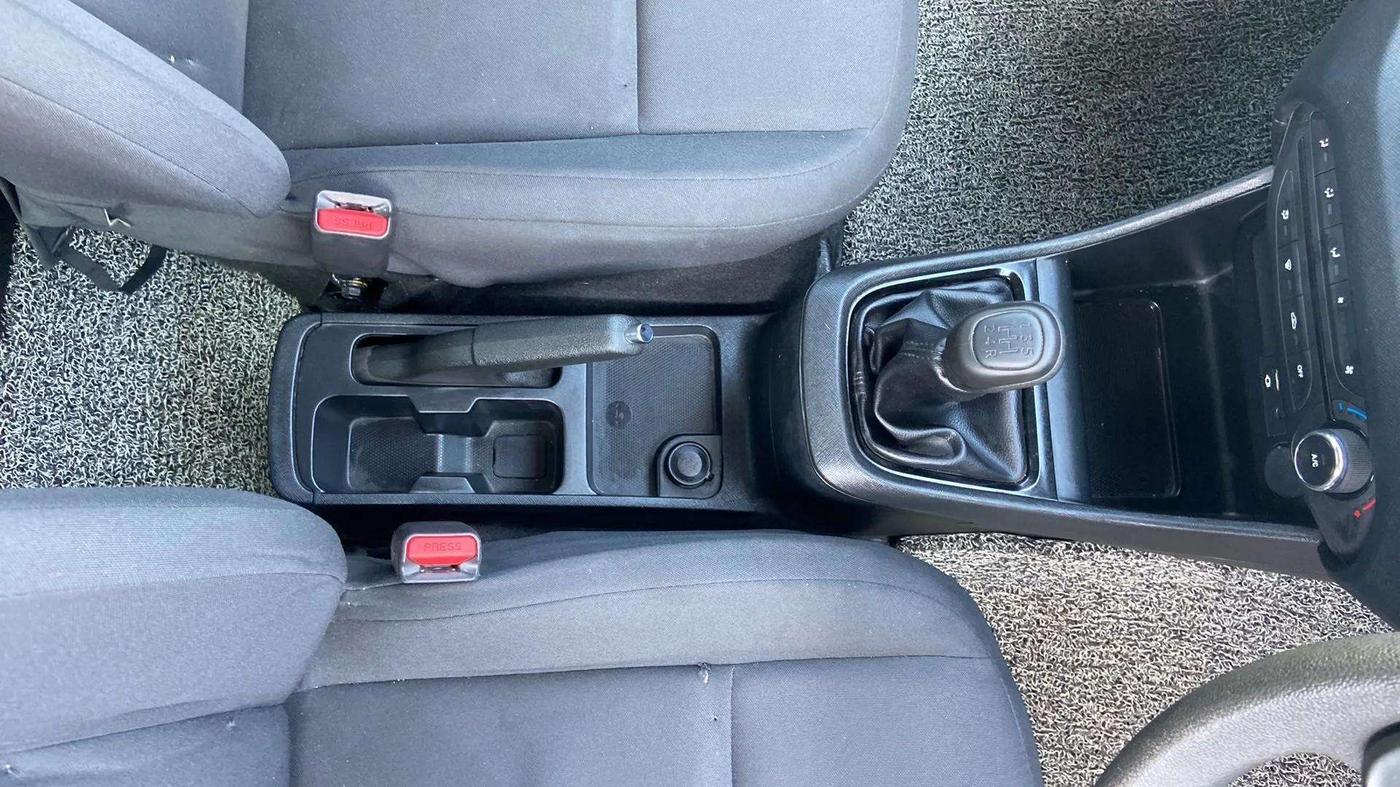2023 Tata PUNCH PURE RHYTHM PACK MT, Petrol, Manual, 30,629 km, Gear Lever