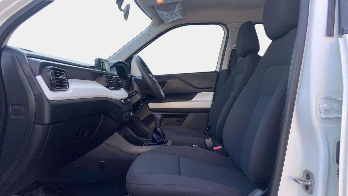2023 Tata PUNCH PURE RHYTHM PACK MT, Petrol, Manual, 30,629 km, Right Side Front Door Cabin