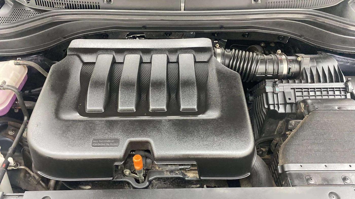 2022 Mahindra XUV700 AX 5 P AT 5 STR, Petrol, Automatic, 11,921 km, Engine View