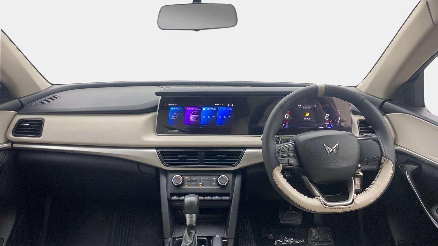 2022 Mahindra XUV700 AX 5 P AT 5 STR, Petrol, Automatic, 11,921 km, Dashboard