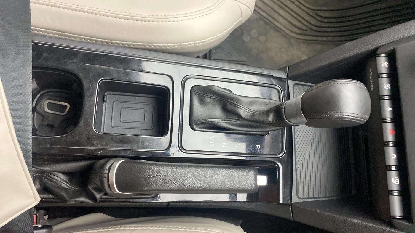 2022 Mahindra XUV700 AX 5 P AT 5 STR, Petrol, Automatic, 11,921 km, Gear Lever