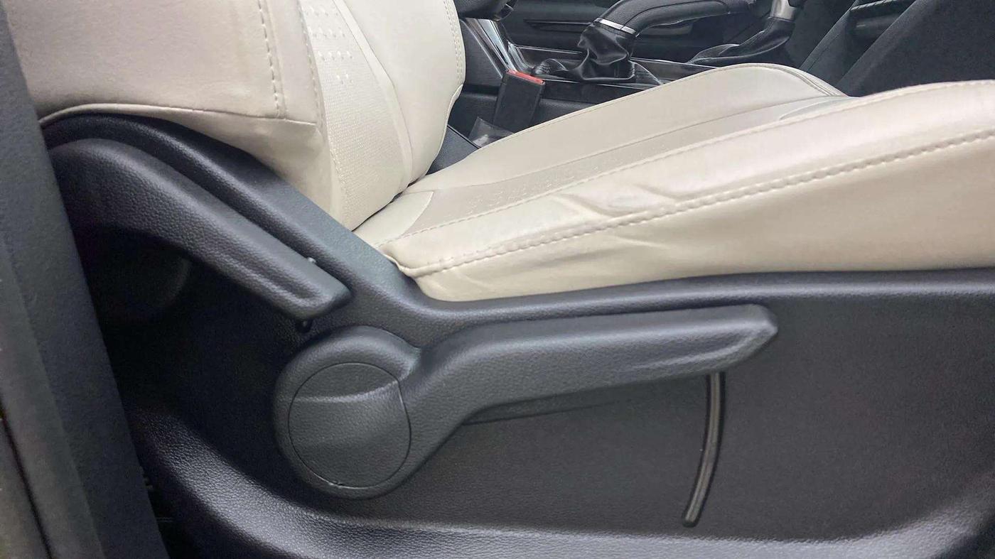 2022 Mahindra XUV700 AX 5 P AT 5 STR, Petrol, Automatic, 11,921 km, Driver Side Adjustment Panel