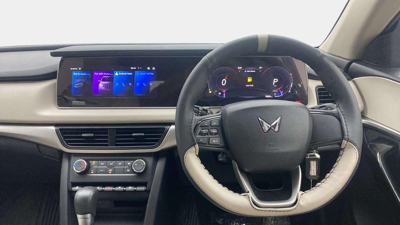 2022 Mahindra XUV700 AX 5 P AT 5 STR, Petrol, Automatic, 11,921 km, Steering Wheel Close Up