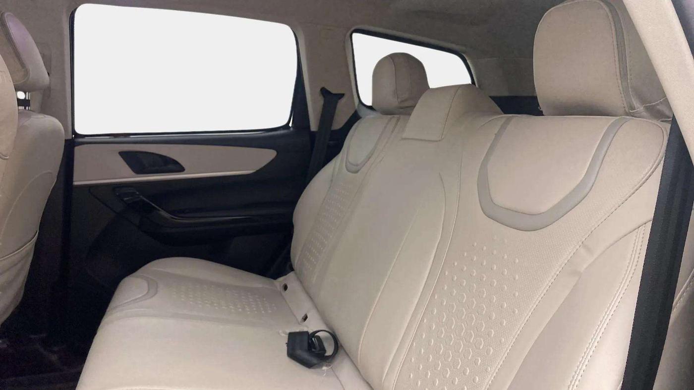 2022 Mahindra XUV700 AX 5 P AT 5 STR, Petrol, Automatic, 11,921 km, Right Side Rear Door Cabin