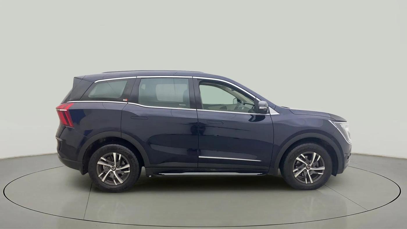2022 Mahindra XUV700 AX 5 P AT 5 STR, Petrol, Automatic, 11,921 km, Right Side View