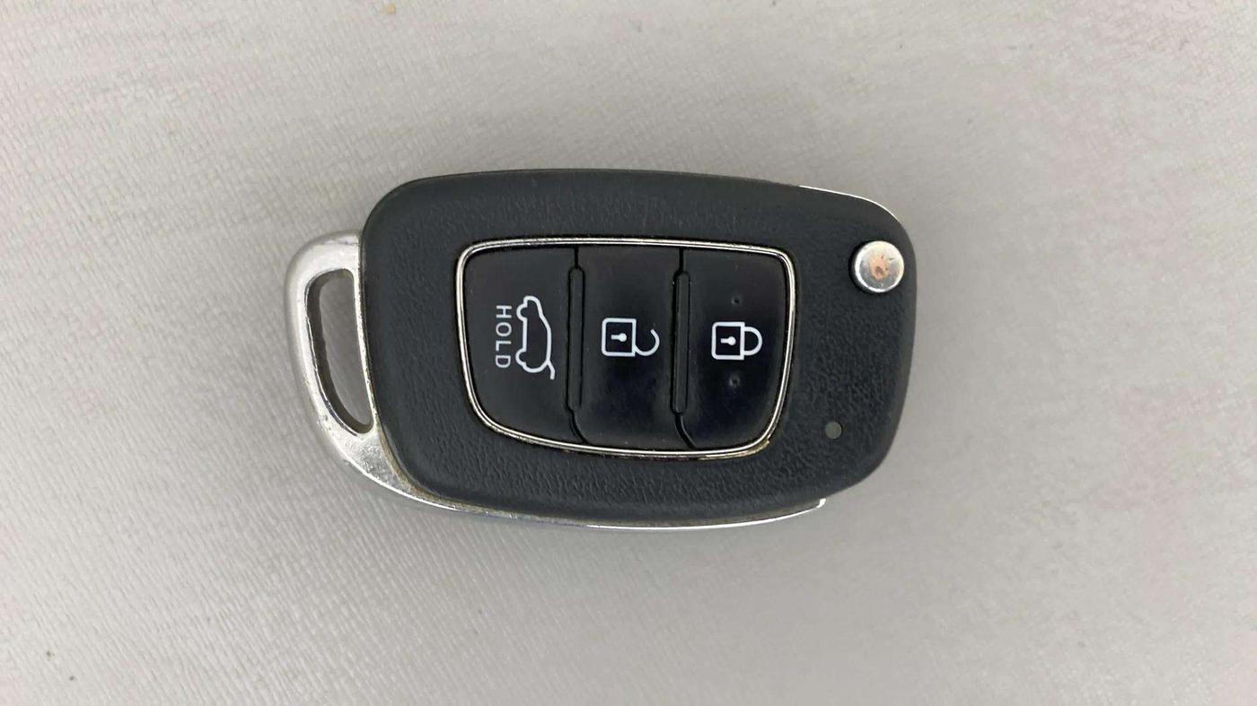 2019 Hyundai VENUE S 1.0 TURBO DCT, Petrol, Automatic, 29,984 km, Key Close Up