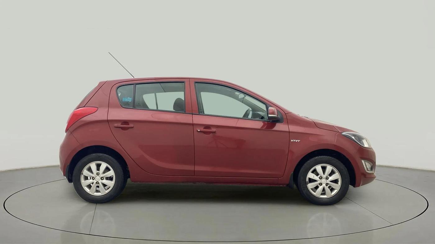 2014 Hyundai i20 SPORTZ 1.2, Petrol, Manual, 31,416 km, Right Side View
