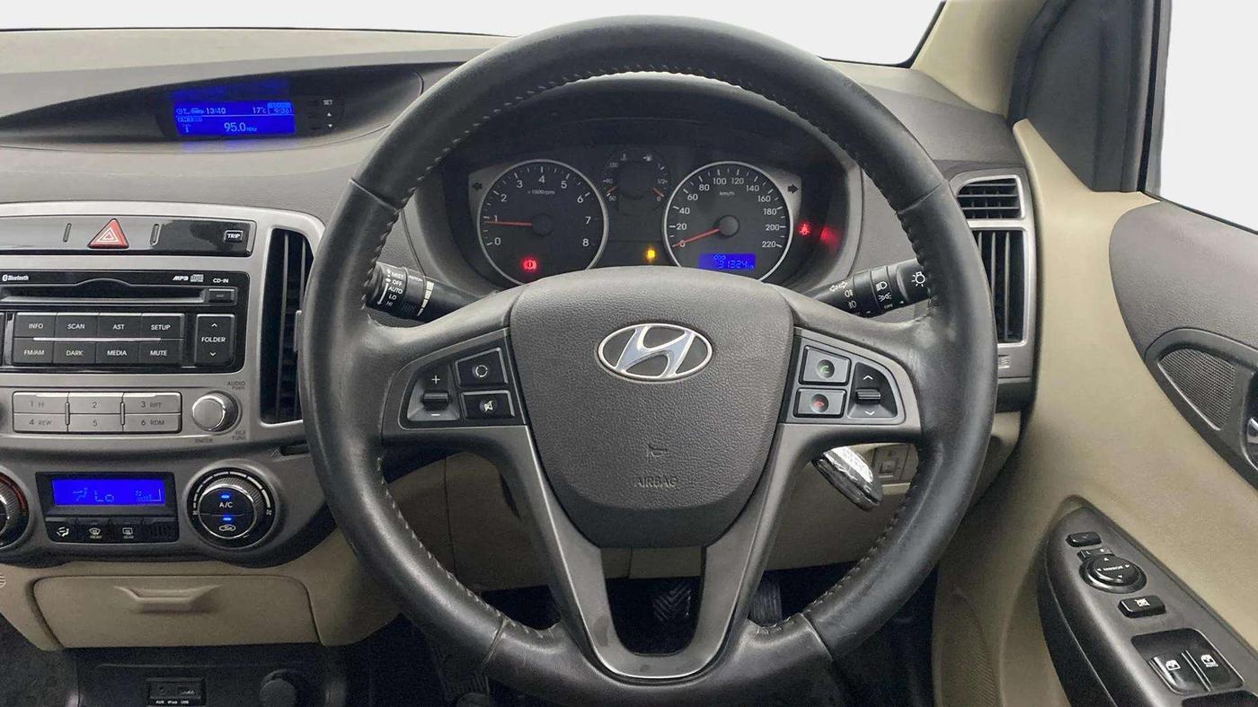 2014 Hyundai i20 SPORTZ 1.2, Petrol, Manual, 31,416 km, Steering Wheel Close Up