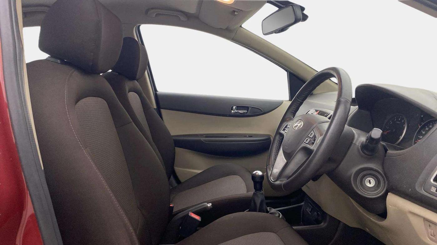 2014 Hyundai i20 SPORTZ 1.2, Petrol, Manual, 31,416 km, Right Side Front Door Cabin