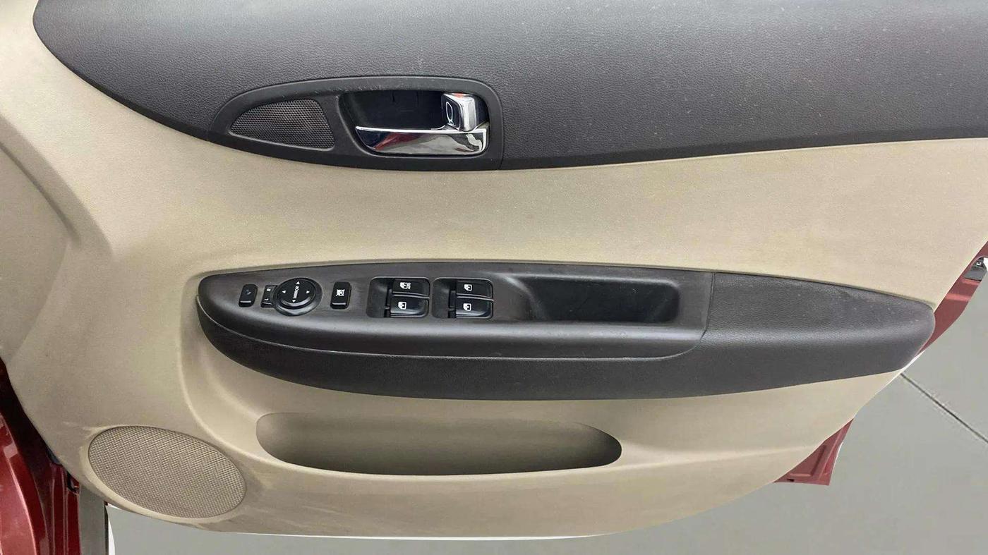 2014 Hyundai i20 SPORTZ 1.2, Petrol, Manual, 31,416 km, Driver Side Door Panels Control