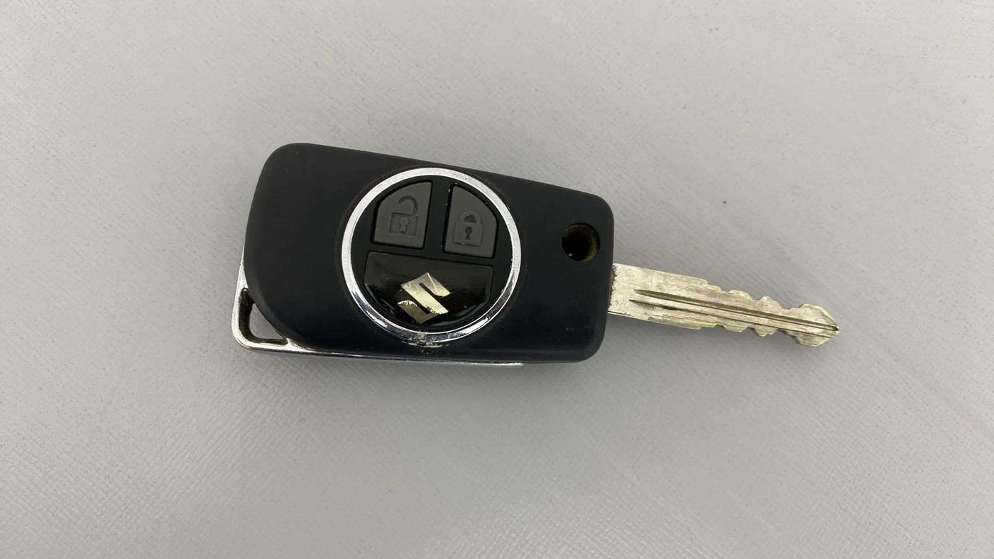 2023 Maruti Swift VXI, Petrol, Manual, 70,372 km, Key Close Up
