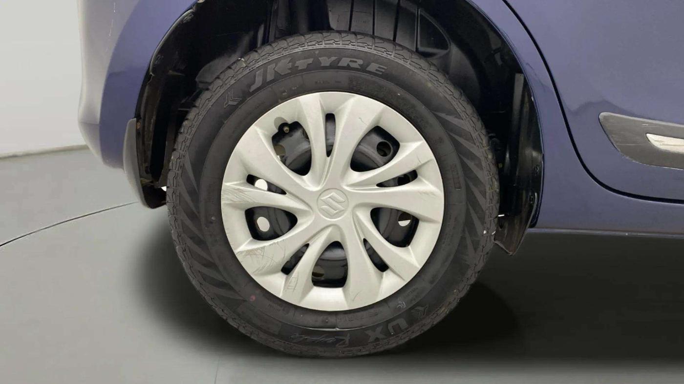 2023 Maruti Swift VXI, Petrol, Manual, 70,372 km, Right Rear Wheel
