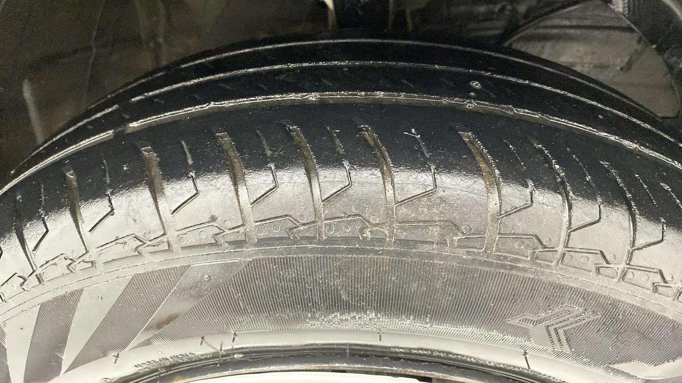 2023 Maruti Swift VXI, Petrol, Manual, 70,372 km, Right Front Tyre Tread