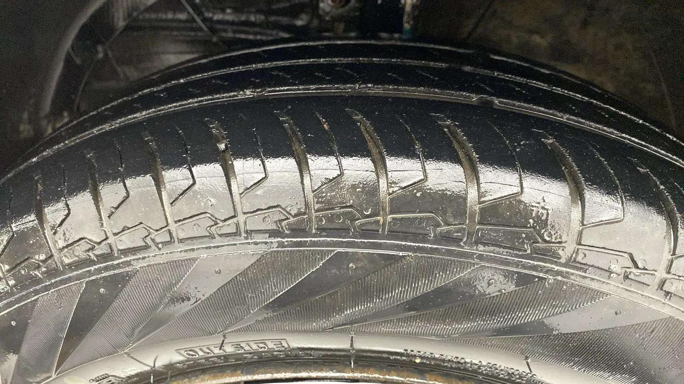 2023 Maruti Swift VXI, Petrol, Manual, 70,372 km, Left Front Tyre Tread