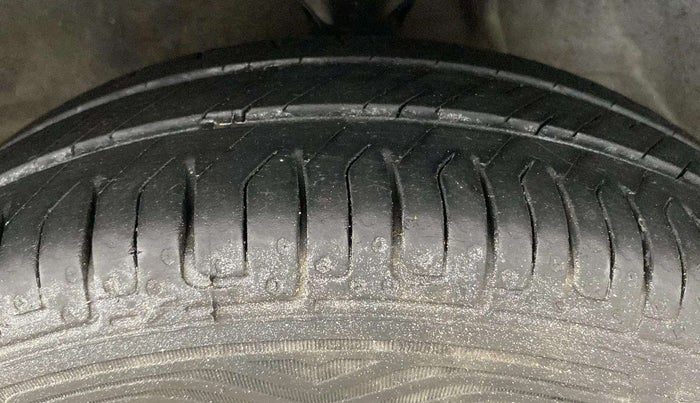 2018 Maruti Alto K10 LXI, Petrol, Manual, 42,851 km, Left Front Tyre Tread