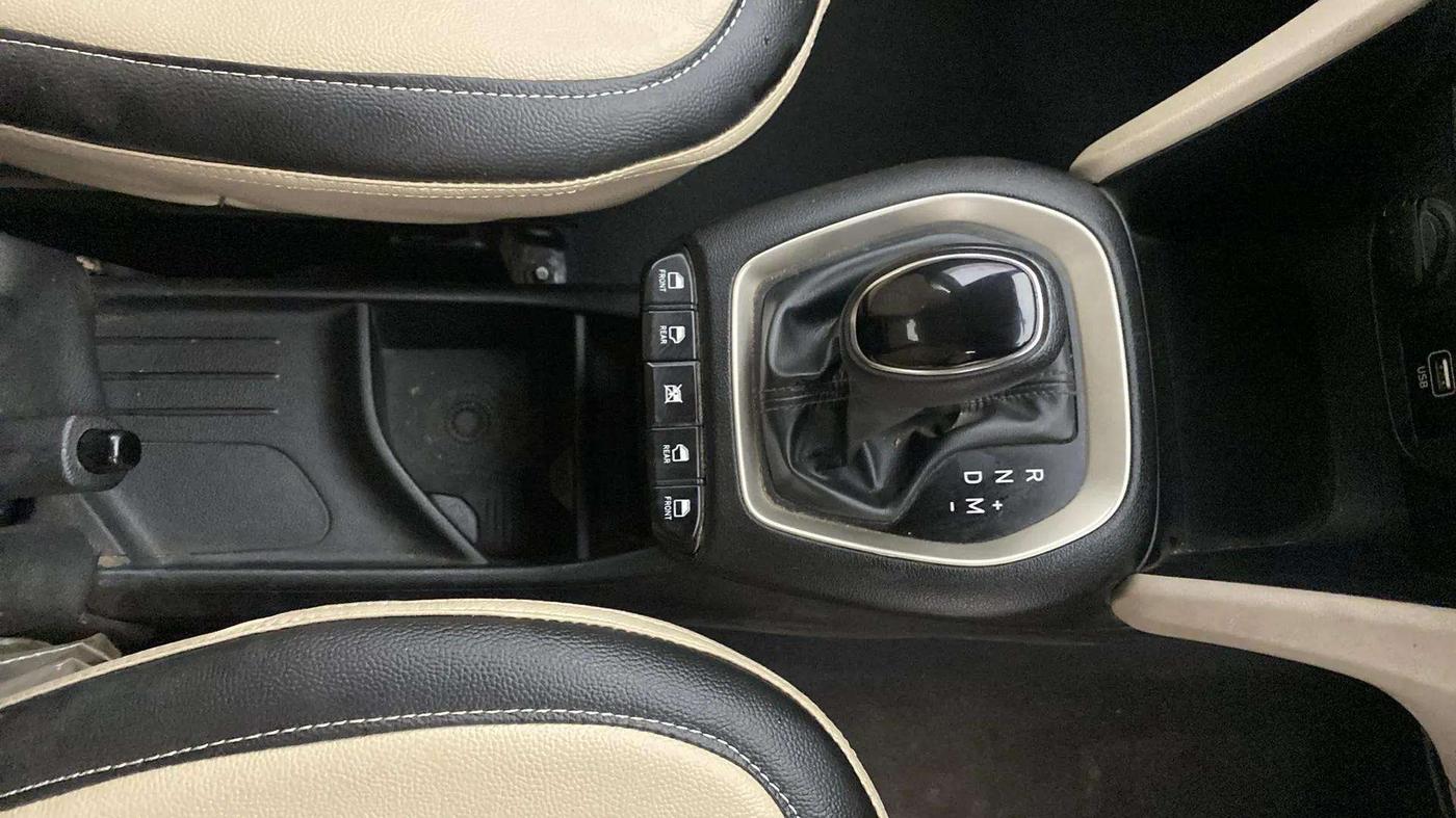 2019 Hyundai NEW SANTRO SPORTZ AMT, CNG, Automatic, 53,874 km, Gear Lever