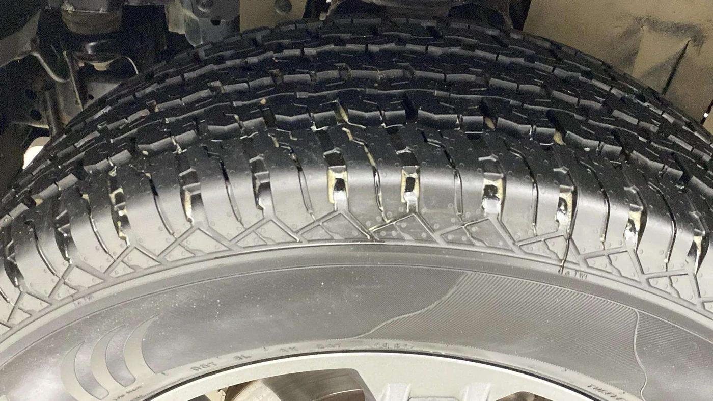 2021 Mahindra Thar LX HT PETROL 4WD MT, Petrol, Manual, 30,879 km, Left Front Tyre Tread