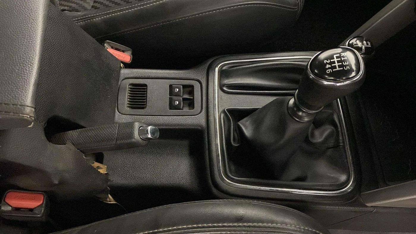 2021 Mahindra Thar LX HT PETROL 4WD MT, Petrol, Manual, 30,879 km, Gear Lever