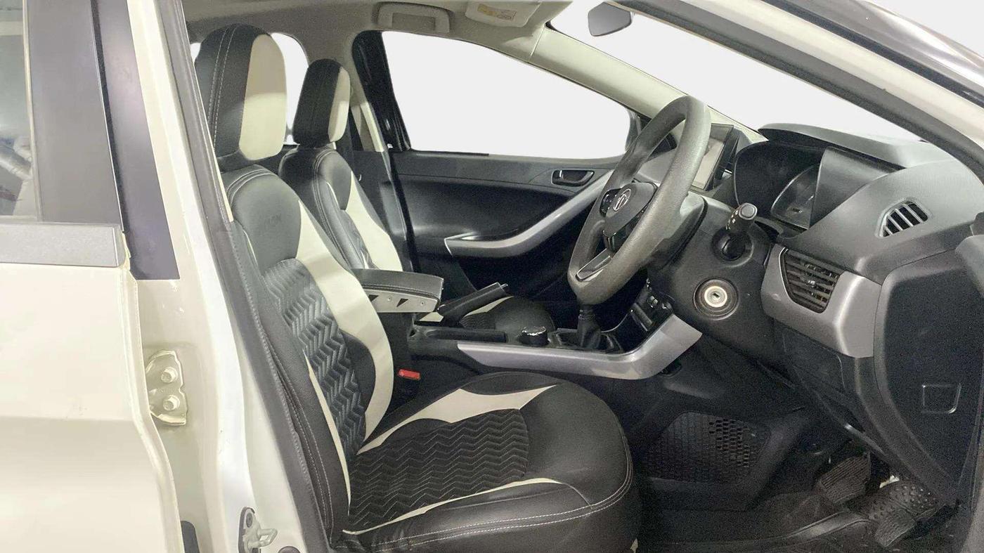 2021 Tata NEXON XM SUNROOF PETROL, Petrol, Manual, 26,863 km, Right Side Front Door Cabin