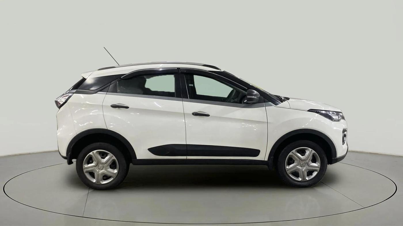 2021 Tata NEXON XM SUNROOF PETROL, Petrol, Manual, 26,863 km, Right Side View