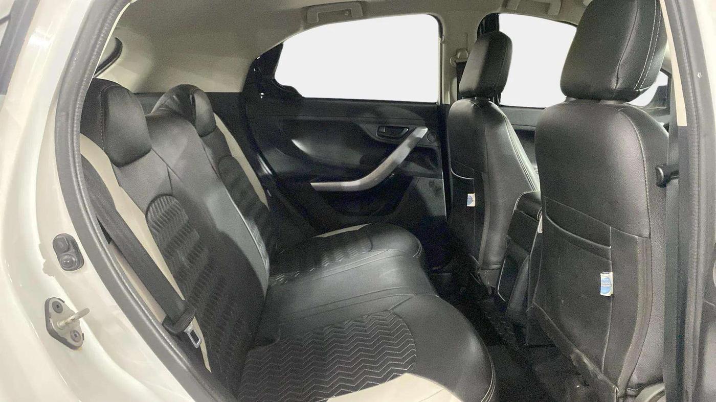 2021 Tata NEXON XM SUNROOF PETROL, Petrol, Manual, 26,863 km, Right Side Rear Door Cabin