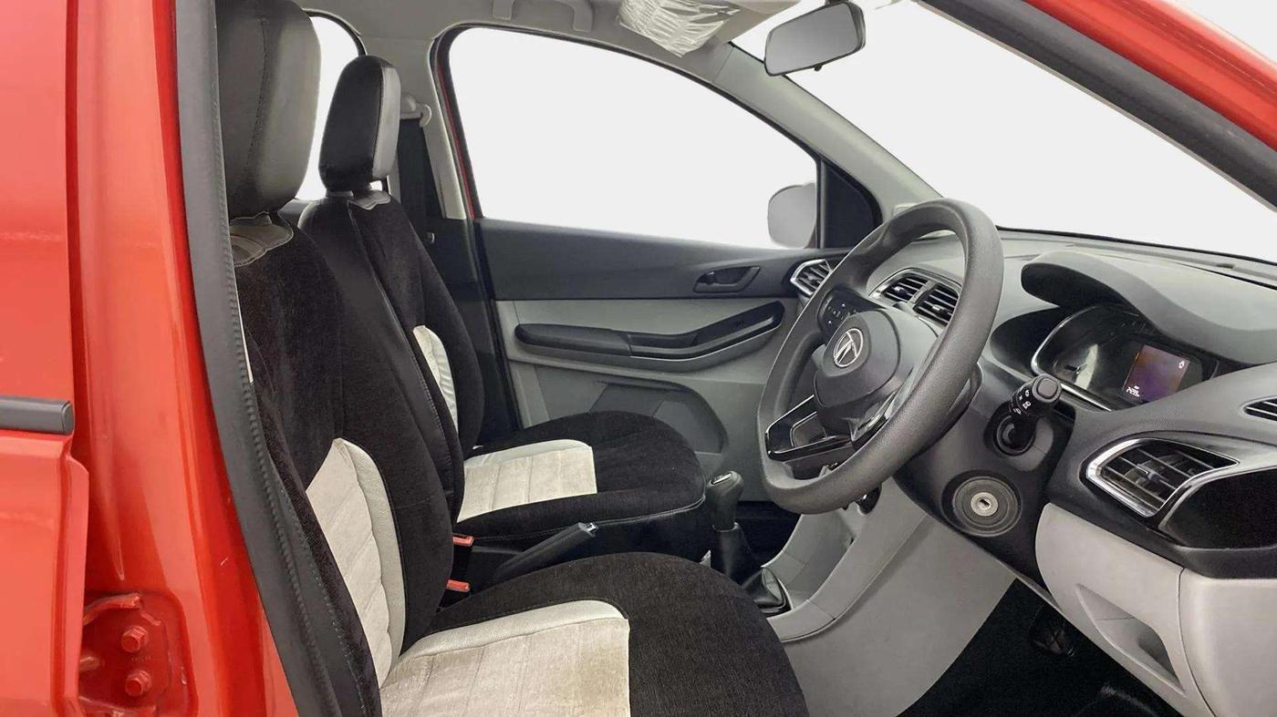 2020 Tata Tiago XT PETROL, Petrol, Manual, 24,342 km, Right Side Front Door Cabin