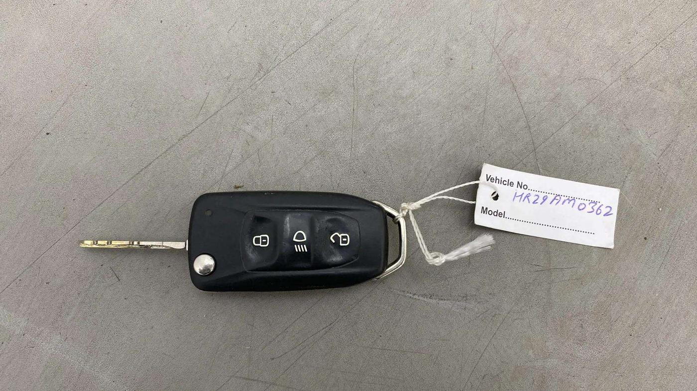 2016 Tata Tiago XZ PETROL, Petrol, Manual, 24,066 km, Key Close Up