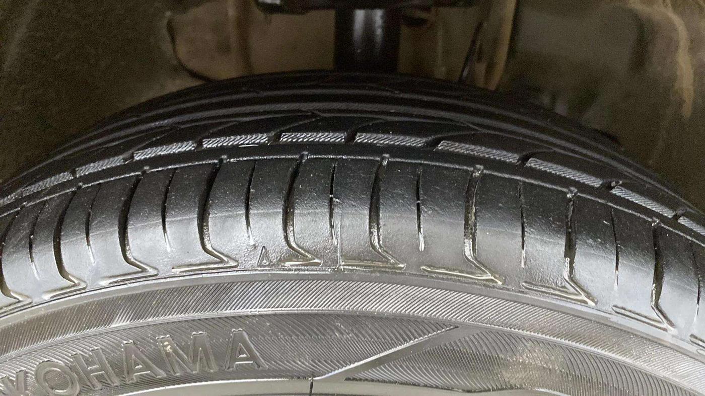 2016 Tata Tiago XZ PETROL, Petrol, Manual, 24,066 km, Right Front Tyre Tread