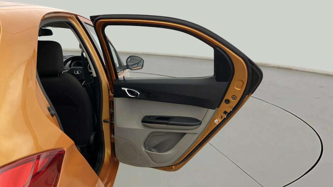 2016 Tata Tiago XZ PETROL, Petrol, Manual, 24,066 km, RHS Rear Door