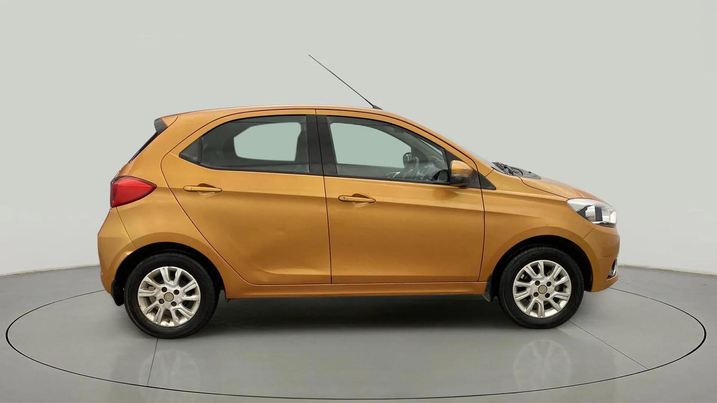 2016 Tata Tiago XZ PETROL, Petrol, Manual, 24,066 km, Right Side View