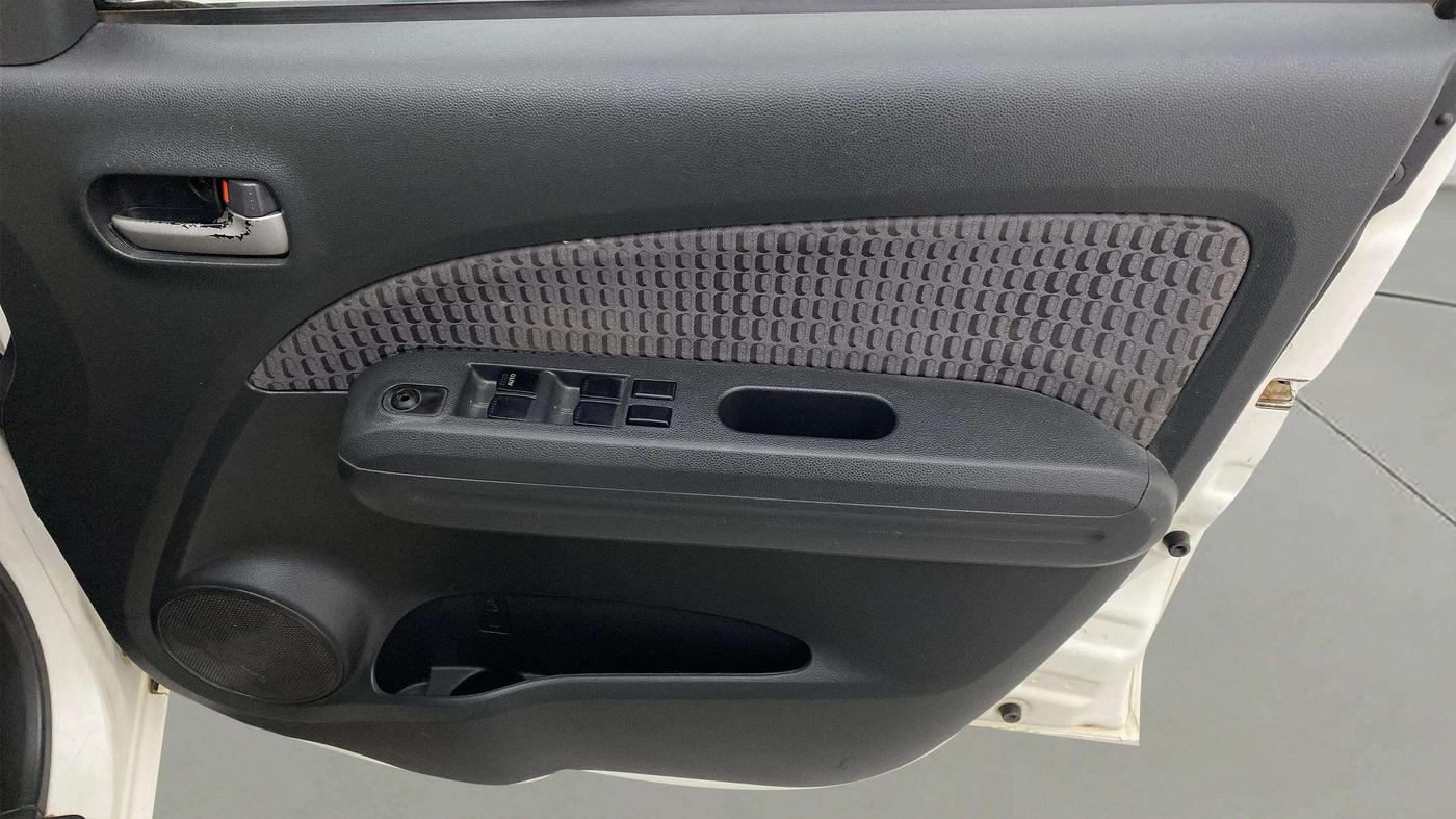 2015 Maruti Ritz ZDI, Diesel, Manual, 563 km, Driver Side Door Panels Control