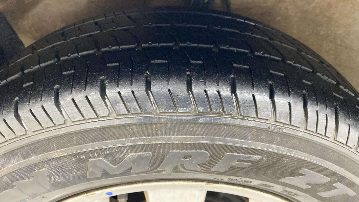 2015 Maruti Ritz ZDI, Diesel, Manual, 563 km, Left Front Tyre Tread