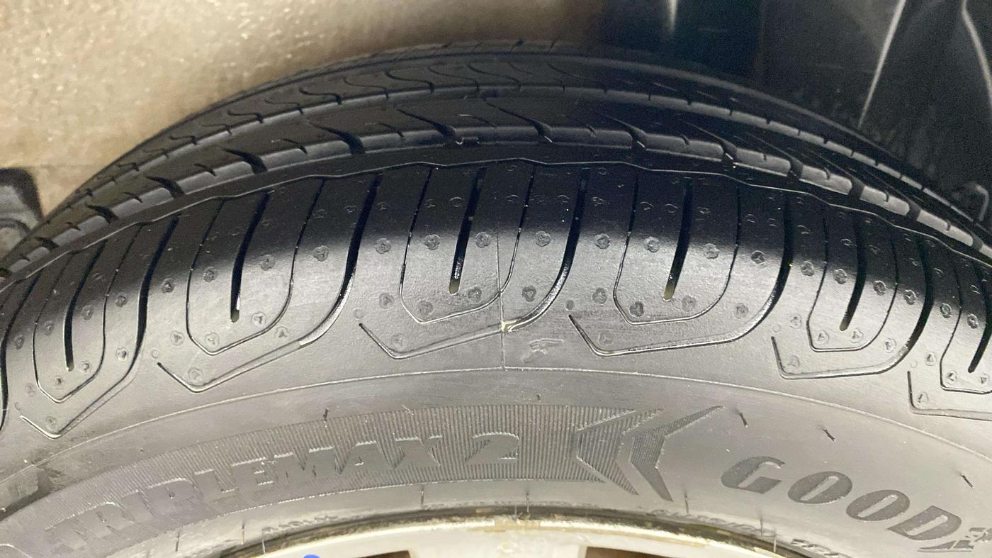 2015 Maruti Ritz ZDI, Diesel, Manual, 563 km, Left Rear Tyre Tread