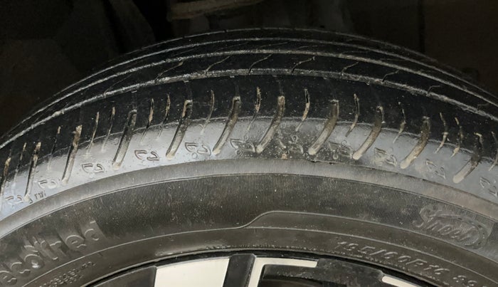 2021 Renault Kiger RXZ TURBO CVT, Petrol, Automatic, 33,095 km, Right Front Tyre Tread