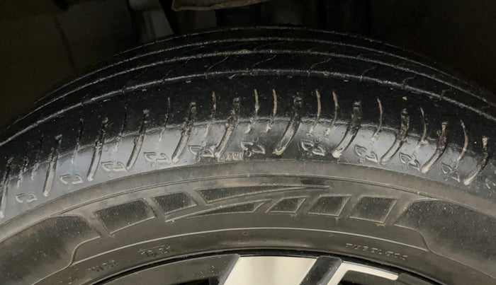 2021 Renault Kiger RXZ TURBO CVT, Petrol, Automatic, 33,095 km, Left Front Tyre Tread