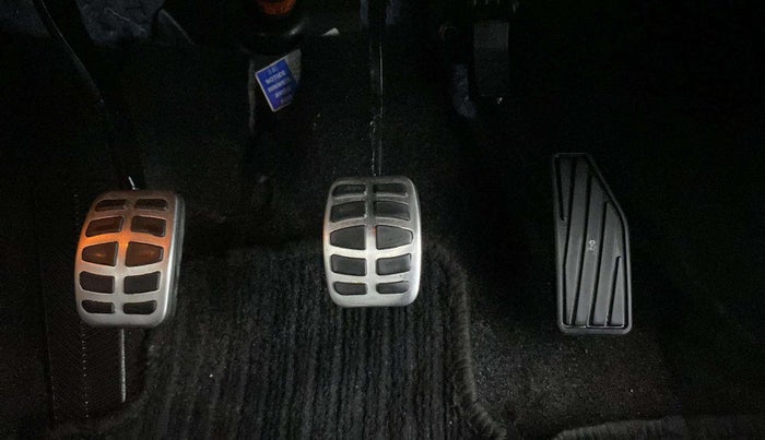 2017 Maruti Baleno ALPHA PETROL 1.2, Petrol, Manual, 60,080 km, Pedals